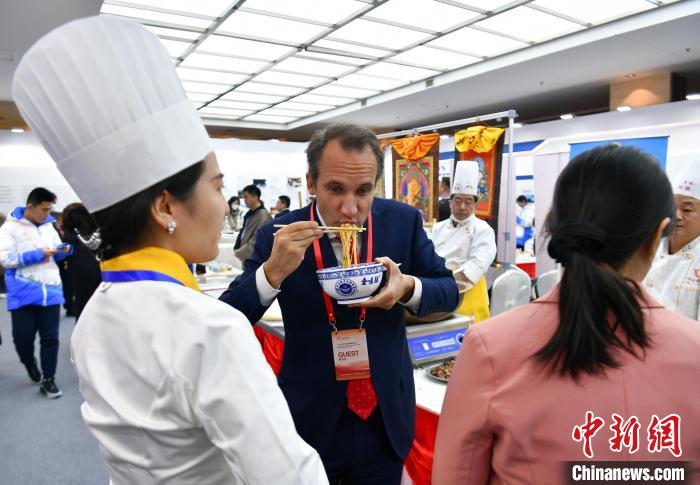 1703139589755123.jpg 从“一带一路”倡议看中国职业教育国际化:职教出海 未来可期1.jpg