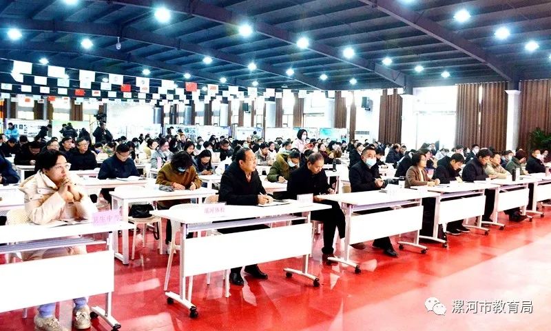 1703476557673066.jpg 职业教育教学改革研究与实践项目成果漯河推广交流会成功举办2.jpg