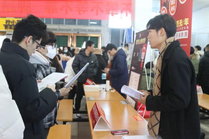 漯河职业技术学院举办2024届毕业生校园双选会1.jpg