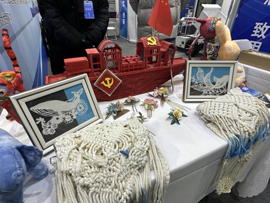 1704333620672735.jpg 山东商务职业学院亮相山东省高校产教融合洽谈会1.jpg