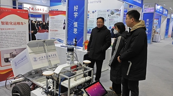 1704333623486763.jpg 山东商务职业学院亮相山东省高校产教融合洽谈会.jpg