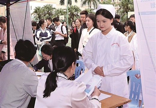高校毕业生就业攻坚，广西打响开年“主动仗”.jpeg