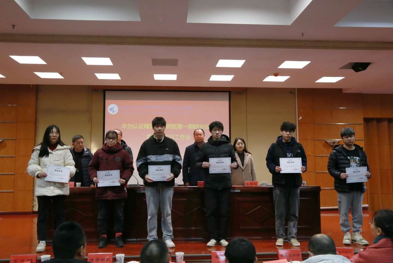 武汉工程大学邮电与信息工程学院：产教融合 协同育人.jpg