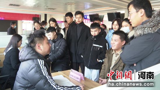 禹州举办高校毕业生就业双选会 提供岗位289个1.jpg