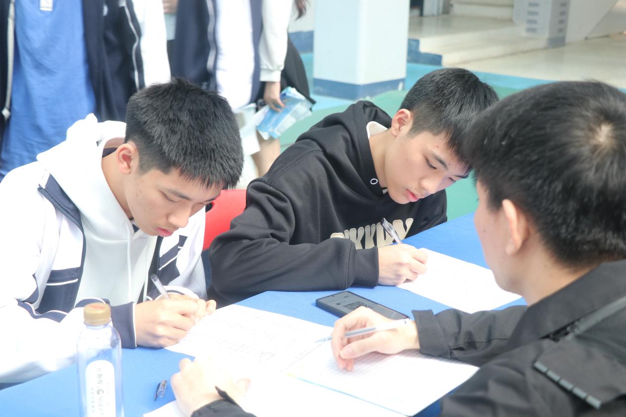 人才与企业“双向奔赴”！华强职校这场实习双选会火了12.jpeg