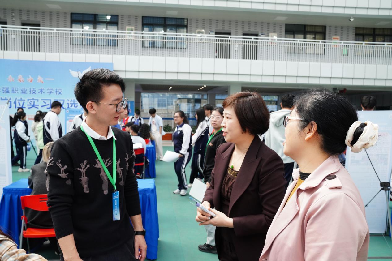 人才与企业“双向奔赴”！华强职校这场实习双选会火了8.jpeg