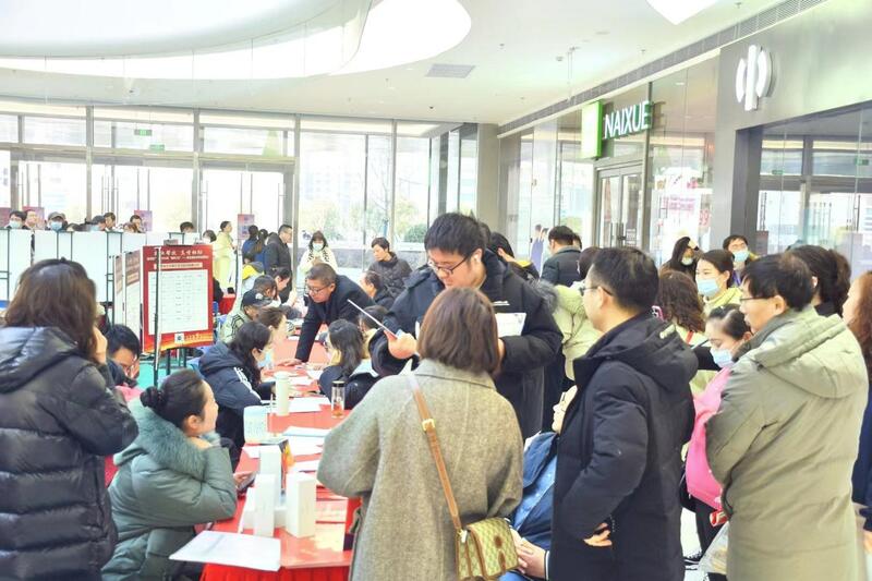 1705383745184973.jpg 江苏扬州:送岗位、送服务、送政策、送温暖 就业服务暖心不断线1.jpg