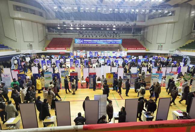 2024年教育部直属师范大学新疆生源公费师范毕业生招聘会在新疆师范大学举行.jpg
