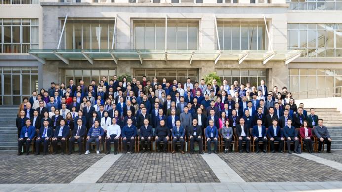 1706151004242949.jpg 全国数据智能与智慧政务行业产教融合共同体揭牌成立.jpg