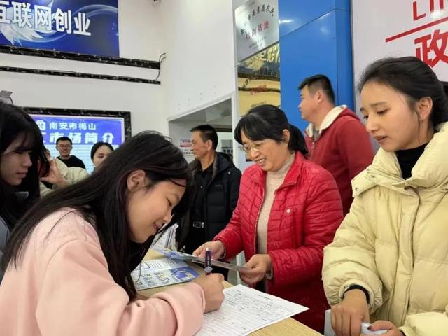 打造“1小时灵活就业圈” 南安首个零工市场启用.jpeg