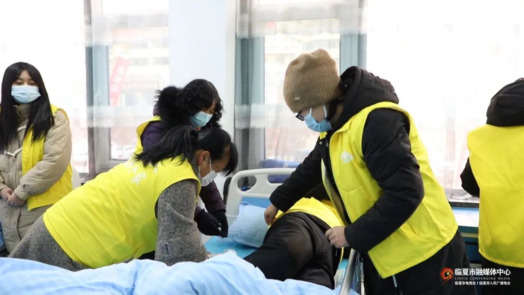 临夏州“迎新春 惠民生”家政促消费活动暨“临夏市零工市场”揭牌启动仪式在临夏市举行11.jpg