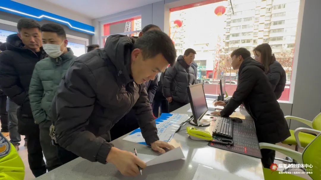 临夏州“迎新春 惠民生”家政促消费活动暨“临夏市零工市场”揭牌启动仪式在临夏市举行7.jpg