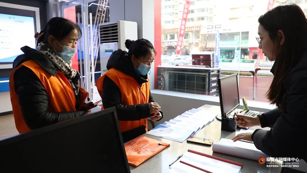 临夏州“迎新春 惠民生”家政促消费活动暨“临夏市零工市场”揭牌启动仪式在临夏市举行6.jpg