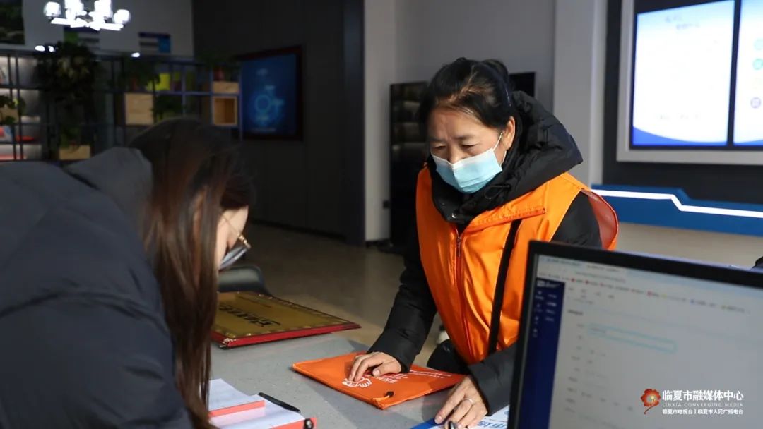 临夏州“迎新春 惠民生”家政促消费活动暨“临夏市零工市场”揭牌启动仪式在临夏市举行5.jpg