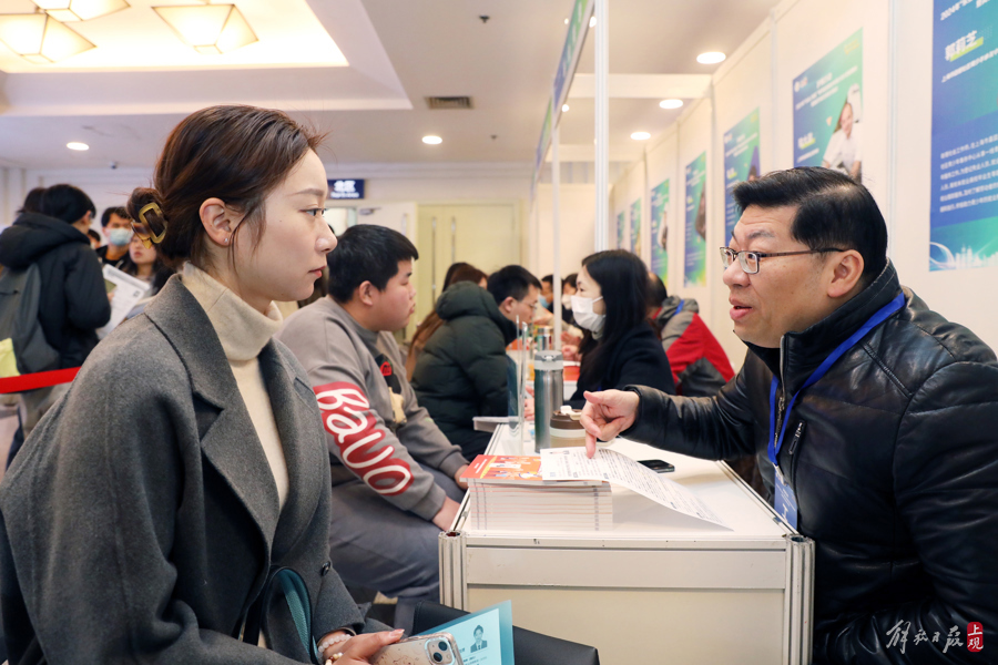 上海高校毕业生招聘会提供2.3万个岗位，首设智慧就业专区13.jpg