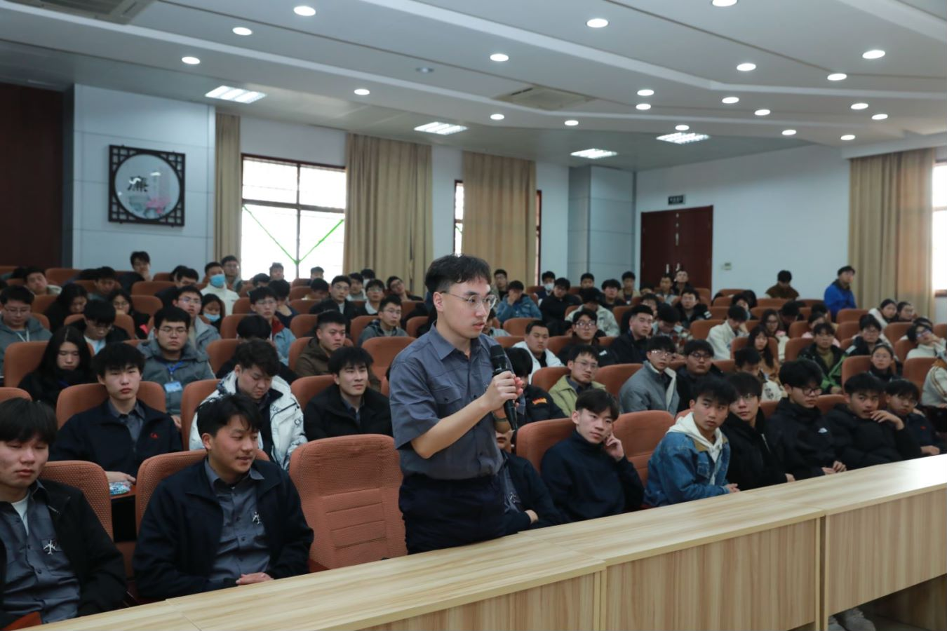 长沙航院特邀企业高管进课堂 助力大学生高质量就业1.png