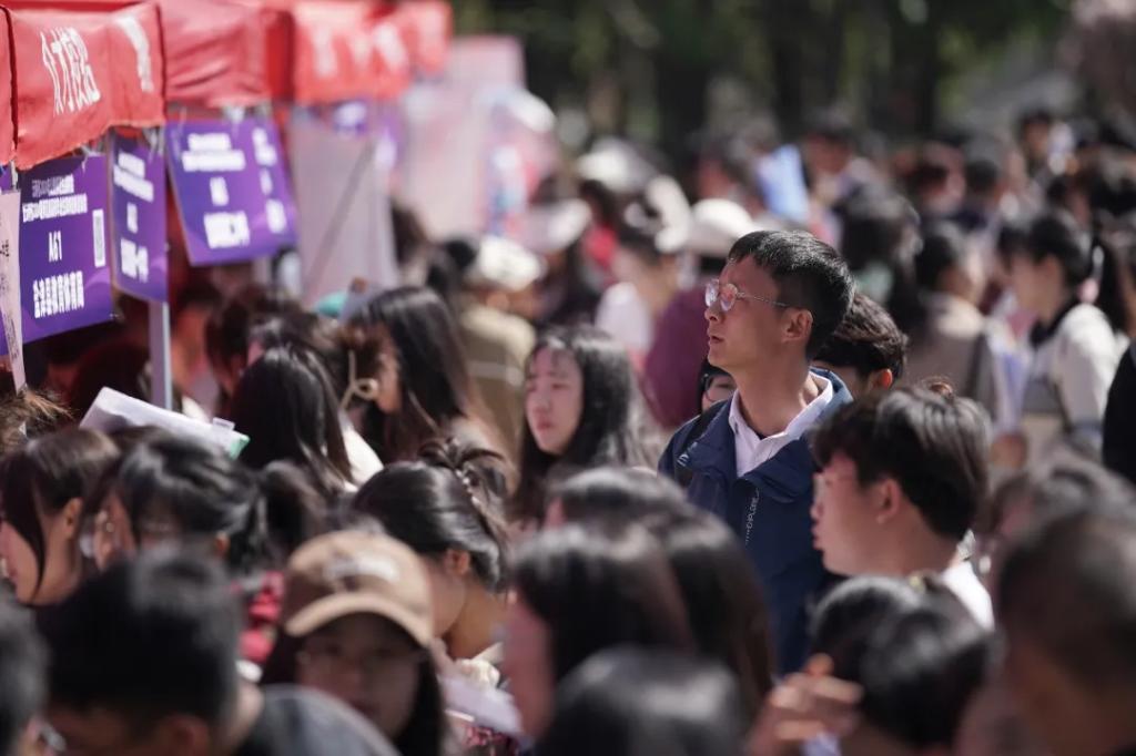 全省师范类专场招聘会今日在云南师范大学举行8.jpg