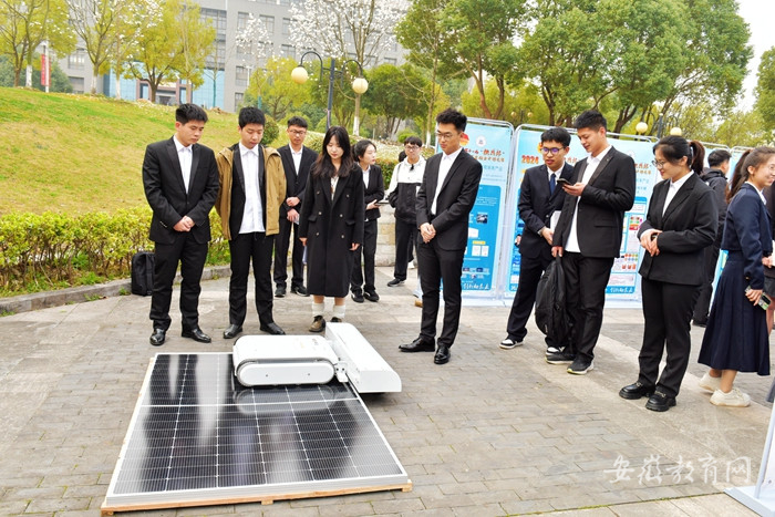 1711509994904646.jpg 安徽工业大学开展“挑战杯”大学生创业计划竞赛校级决赛3.jpg