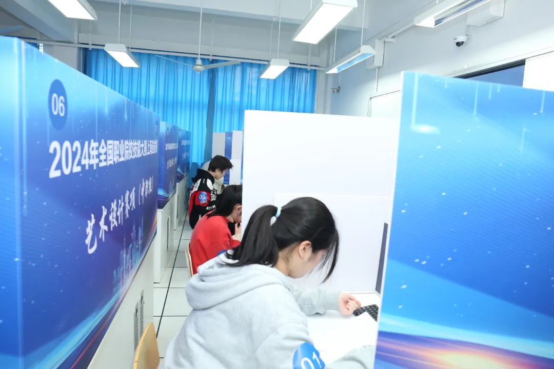 上海选拔艺术设计赛项国赛选手，推动AI融入传统职业教育课堂.jpg