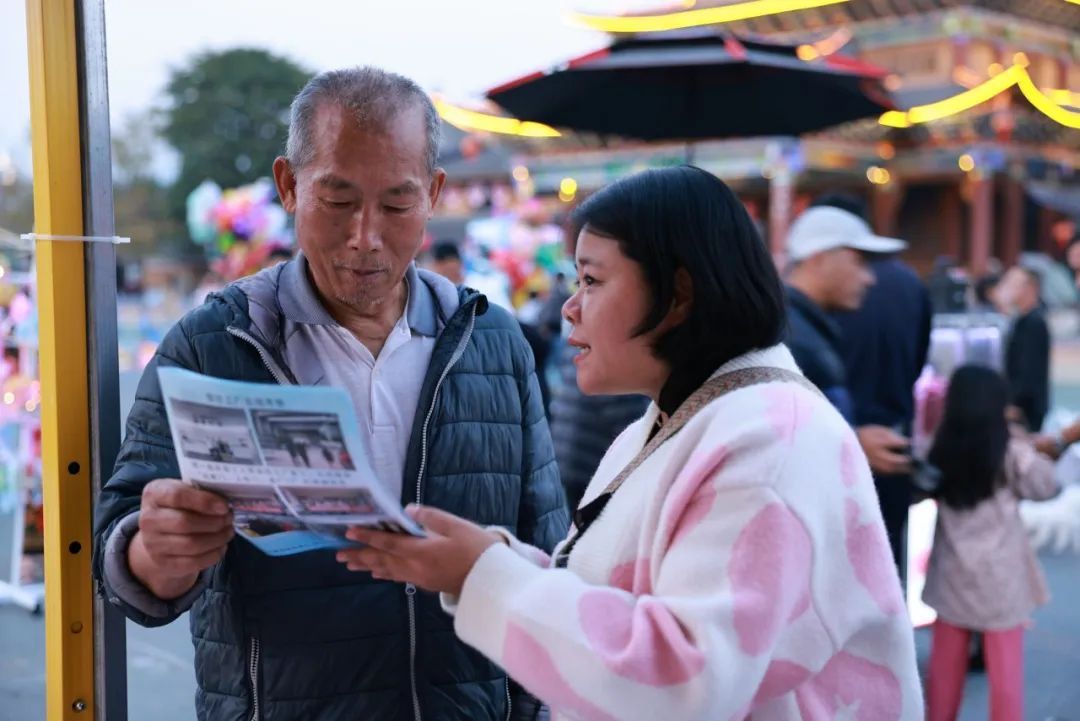 1711679102414174.jpg 普洱:多地零工夜市火热“出摊”.jpg