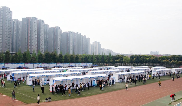 360余家单位提供15000余个岗位，成都中医药大学搭平台优服务促就业.jpg
