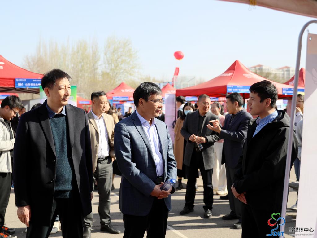山东理工大学举办2024届毕业生春季大型供需见面会1.jpg