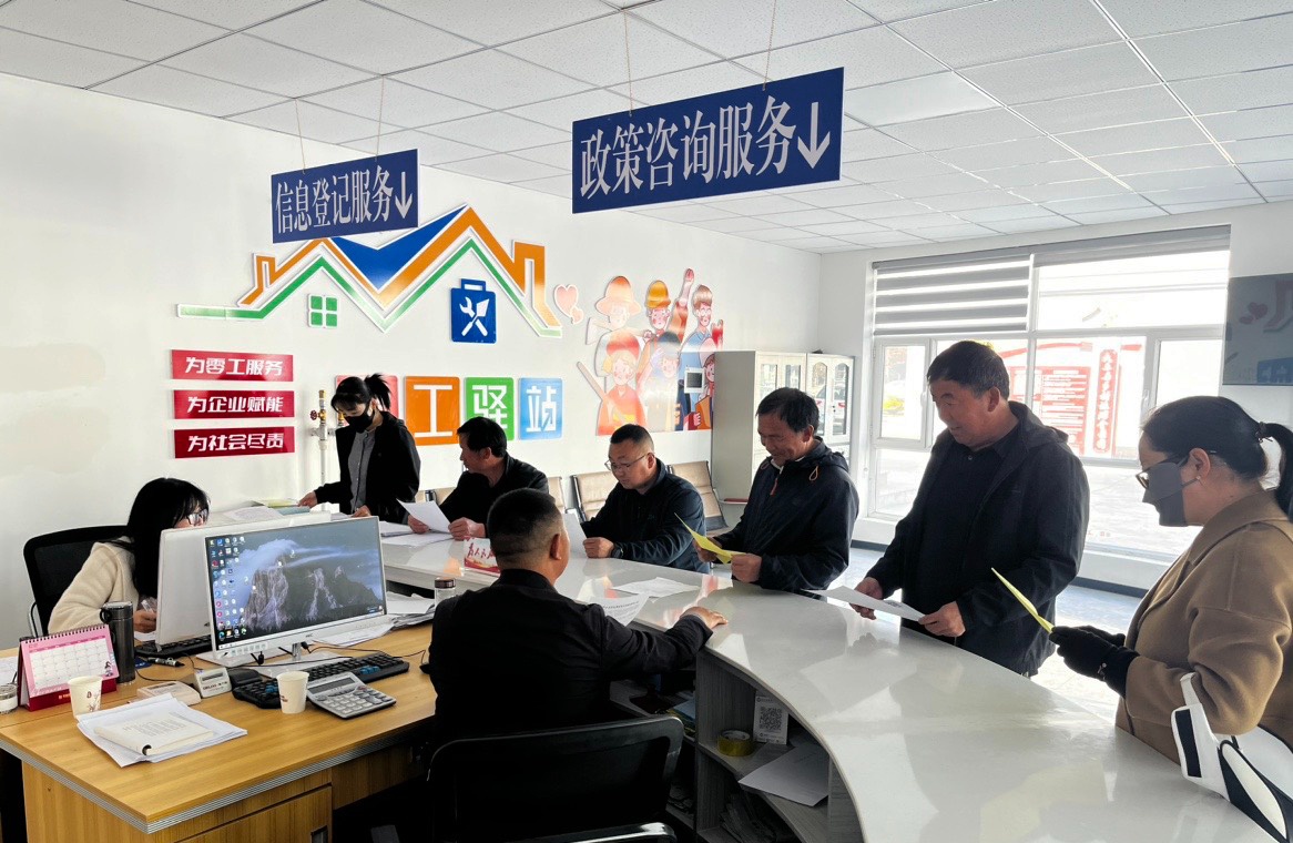 1712799089822416.jpg 甘肃民乐:零工“小市场”激活就业“大民生”.jpg