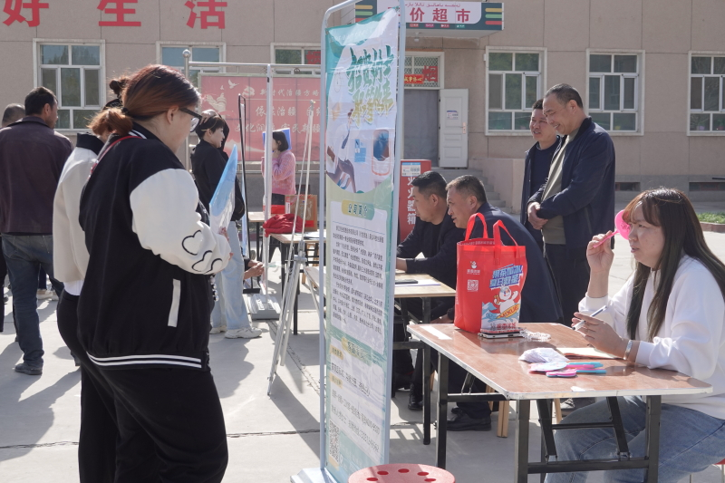 1712799327329949.png 库尔勒市零工市场招聘火热 岗位直通让零工就业更畅通.png