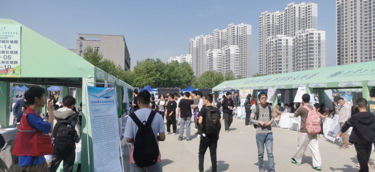 助力毕业生就业，共绘美好未来——未央区人社局联合西安工业大学开展春季校园招聘会1.jpeg