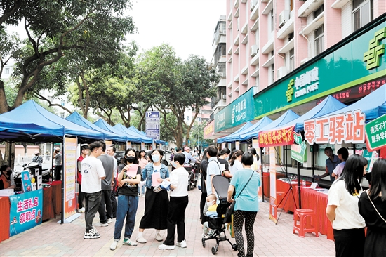1713508462590729.jpg 打造“家门口”的就业服务站 开平已建成“零工市场”1个、“就业驿站”9个1.jpg