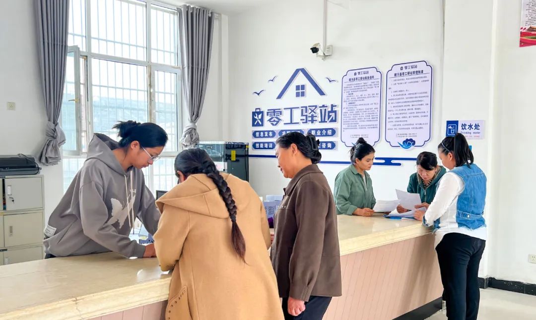 1713508583716698.jpg 精河县零工“小驿站” 促进就业“大民生”.jpg